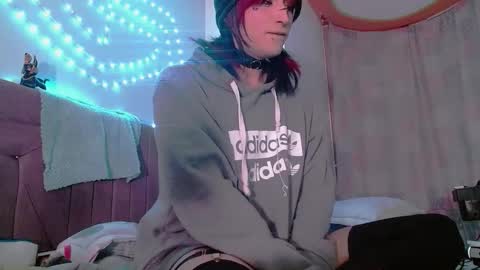 reiv_femboy online show from October 15, 6:24 am