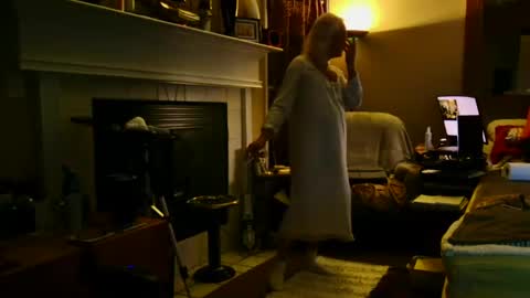 PINK HOLE TWINK online show from February 7, 8:11 am