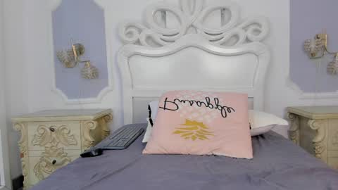 roxana_scott1 online show from April 8, 4:58 am