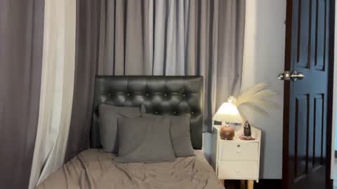 roxiethogersen online show from July 14, 10:08 am
