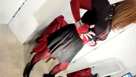 Snapshot of roxxxxy4u chatting on December 15, 3:34 am Roxy online show from December 15, 3:34 am