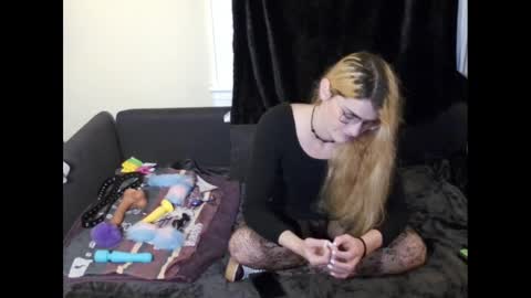 Snapshot of ryn_michele chatting on December 11, 11:32 pm Ryn Michele online show from December 11, 11:32 pm