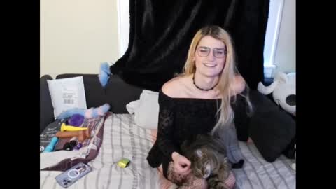 Snapshot of ryn_michele chatting on December 12, 5:26 pm Ryn Michele online show from December 12, 5:26 pm