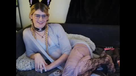 Snapshot of ryn_michele chatting on December 31, 7:51 pm Ryn Michele online show from December 31, 7:51 pm