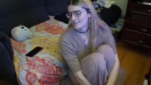 Snapshot of ryn_michele chatting on January 17, 1:04 am Ryn Michele online show from January 17, 1:04 am