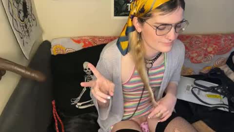 Snapshot of ryn_michele chatting on February 16, 3:05 pm Ryn Michele online show from February 16, 3:05 pm