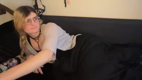 Snapshot of ryn_michele chatting on February 25, 3:49 pm Ryn Michele online show from February 25, 3:49 pm