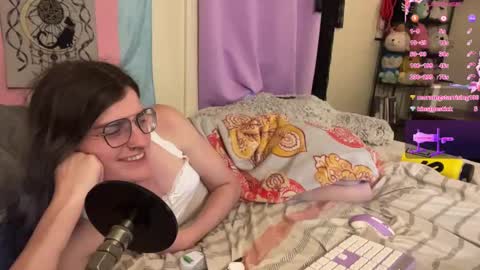 Snapshot of ryn_michele chatting on September 10, 11:47 pm Ryn Michele online show from September 10, 11:47 pm