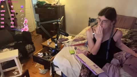 Snapshot of ryn_michele chatting on September 13, 1:06 pm Ryn Michele online show from September 13, 1:06 pm