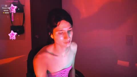 Snapshot of safiro_queen chatting on February 22, 1:33 am Safiro Queen online show from February 22, 1:33 am