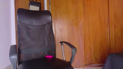 samirths_boy_ online show from June 3, 6:55 pm