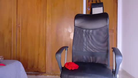 samirths_boy_ online show from June 22, 7:11 pm