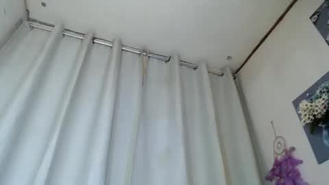 YOUR GIRLFRIEND online show from November 13, 1:52 pm