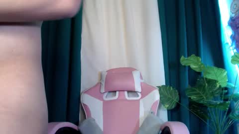 YOUR GIRLFRIEND online show from February 20, 6:26 am