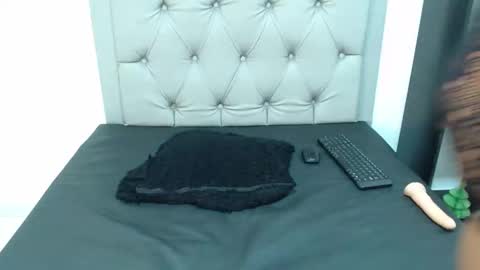 Snapshot of selena_fox7 chatting on February 24, 10:14 pm selena_fox7 online show from February 24, 10:14 pm