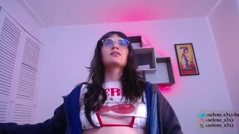 selene_s3xy online show from April 8, 6:20 pm