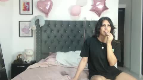 sararoussee online show from March 4, 3:11 am