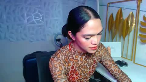 Bella online show from November 19, 7:03 pm