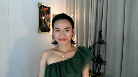 lara online show from June 25, 11:25 am