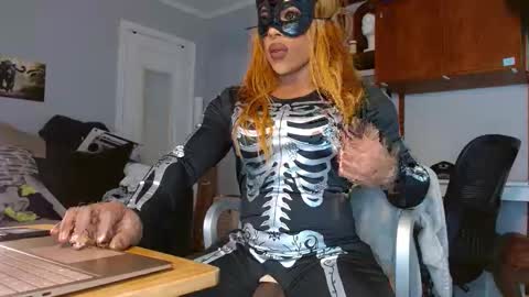 Snapshot of sf_bella chatting on October 26, 11:34 pm sf_bella online show from October 26, 11:34 pm