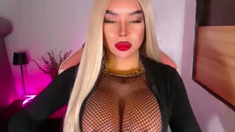 sheenafrost online show from April 11, 7:28 pm