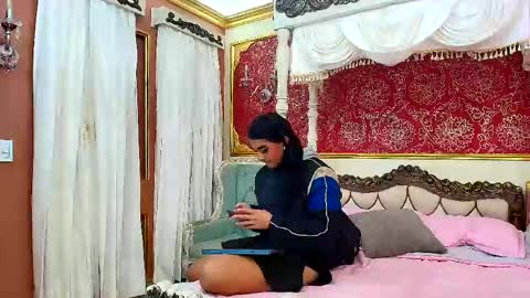 SinnaDark online show from April 29, 11:04 am