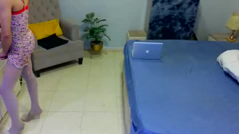 D i f a  Ana Arbeh shemale online show from April 4, 10:46 am