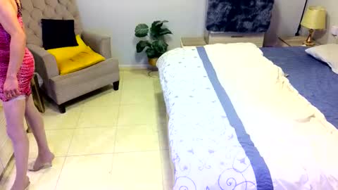 D i f a  Ana Arbeh shemale online show from April 19, 6:36 am