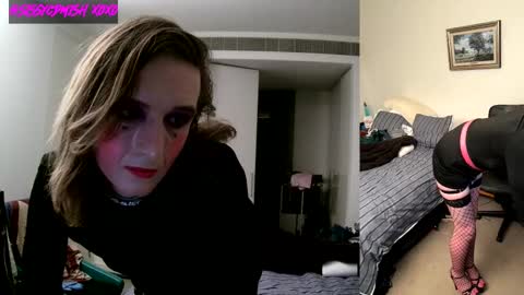 Snapshot of sissycdmish chatting on October 17, 3:15 pm SissyCDMish online show from October 17, 3:15 pm
