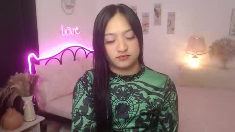 Snapshot of slave_amanda69 chatting on October 14, 11:33 am Queen Cyrine online show from October 14, 11:33 am