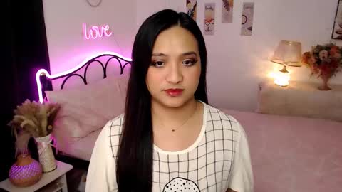 Queen Cyrine online show from November 18, 4:51 pm