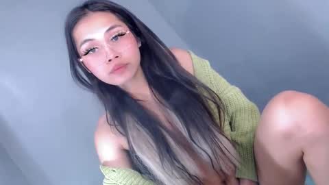 slut4attention online show from March 19, 5:29 am