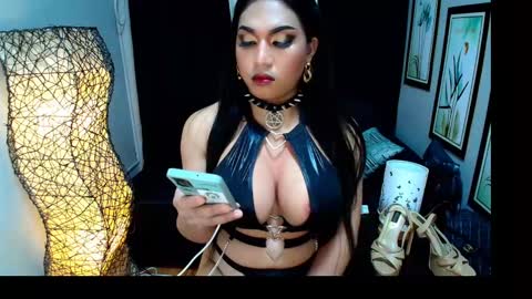 Snapshot of sluthotcummer69x chatting on December 12, 3:59 pm EMPRESS GODDESS KRISTINE online show from December 12, 3:59 pm