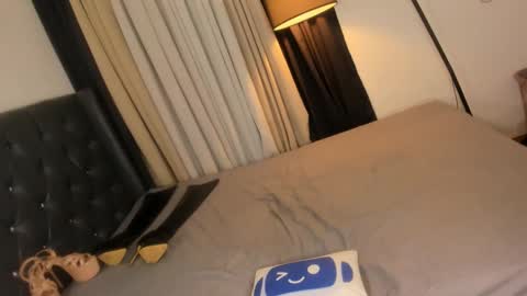 Snapshot of sluthotcummer69x chatting on February 8, 8:31 am EMPRESS GODDESS KRISTINE online show from February 8, 8:31 am