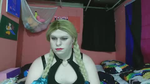 Tori Smith online show from February 9, 6:01 am