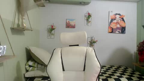 snow_2000 online show from February 8, 12:17 pm