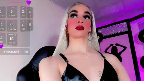 Snapshot of sophie_miaa chatting on October 13, 11:33 am sophie_miaa online show from October 13, 11:33 am