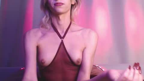 Snapshot of sophiediamond_x chatting on October 13, 2:28 pm sophiediamond_x online show from October 13, 2:28 pm