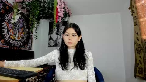 starmoonly online show from February 23, 8:22 pm