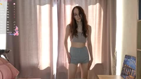Snapshot of stellafalt chatting on October 4, 8:15 am Stella private only for the fan club online show from October 4, 8:15 am