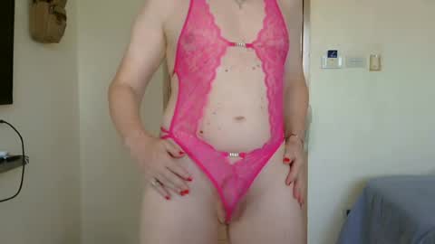 Justine Stray online show from June 22, 2:48 am