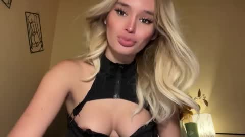 Mia online show from November 22, 1:07 am