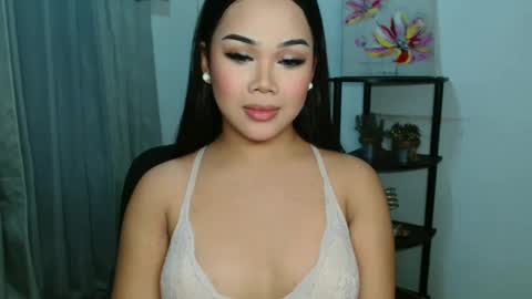 Snapshot of sweet18_jasmine chatting on December 7, 11:45 am sweet18_jasmine online show from December 7, 11:45 am