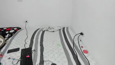 sweet_kitty_777 online show from April 8, 6:36 am