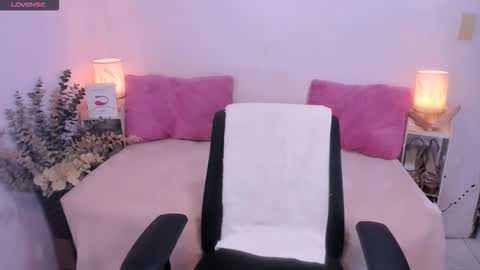 Snapshot of sweetfuckingqueen chatting on October 19, 7:39 pm janelle online show from October 19, 7:39 pm