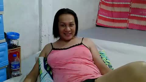 Snapshot of sweetpearlts4u chatting on October 17, 6:39 am sam online show from October 17, 6:39 am