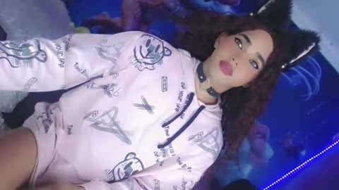 Snapshot of thalia_gil21 chatting on February 19, 9:36 pm Thalia Girl online show from February 19, 9:36 pm