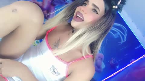 Snapshot of thalia_gil21 chatting on February 21, 8:49 pm Thalia Girl online show from February 21, 8:49 pm