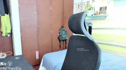 Nicole   TheyElleElu online show from February 7, 9:10 pm