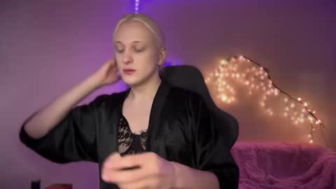 Snapshot of tiffany2005 chatting on October 27, 8:44 am Amira online show from October 27, 8:44 am